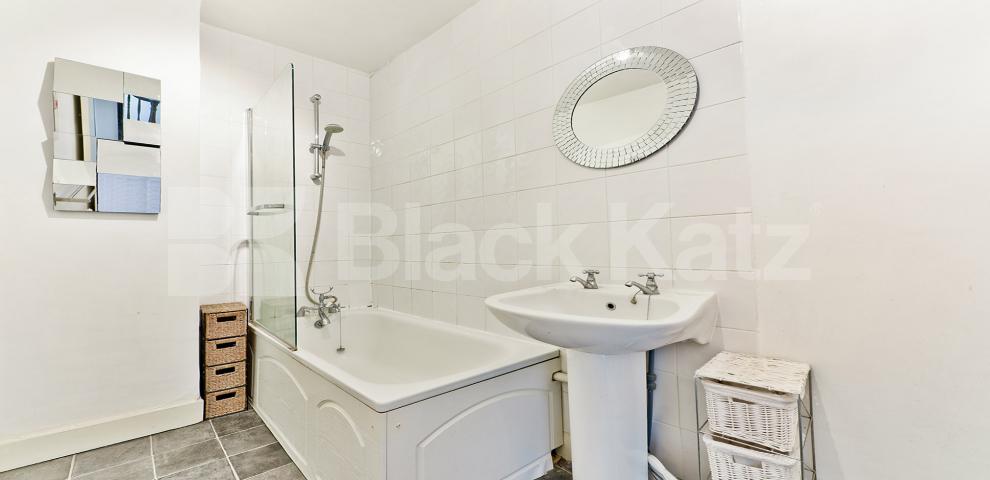 			NEW INSTRUCTION , 3 Bedroom, 1 bath, 1 reception Apartment			 Gauden Road, Clapham 